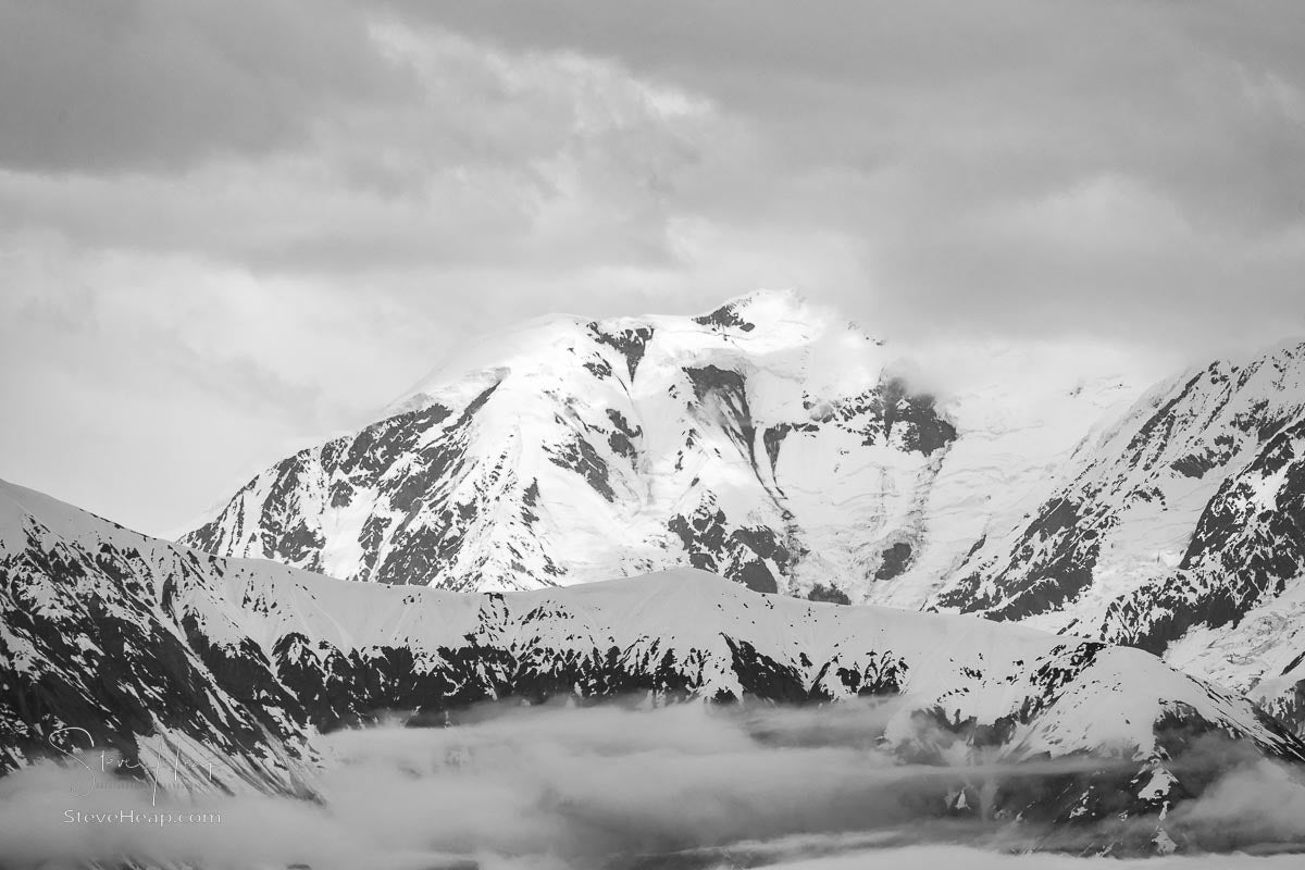 Black and White Mountain Wallpaper